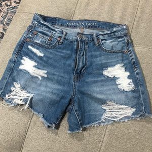 AMERICAN EAGLE BOYFRIEND SHORT